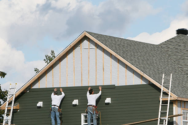 Professional Siding Contractor technician working in Elkwood, VA